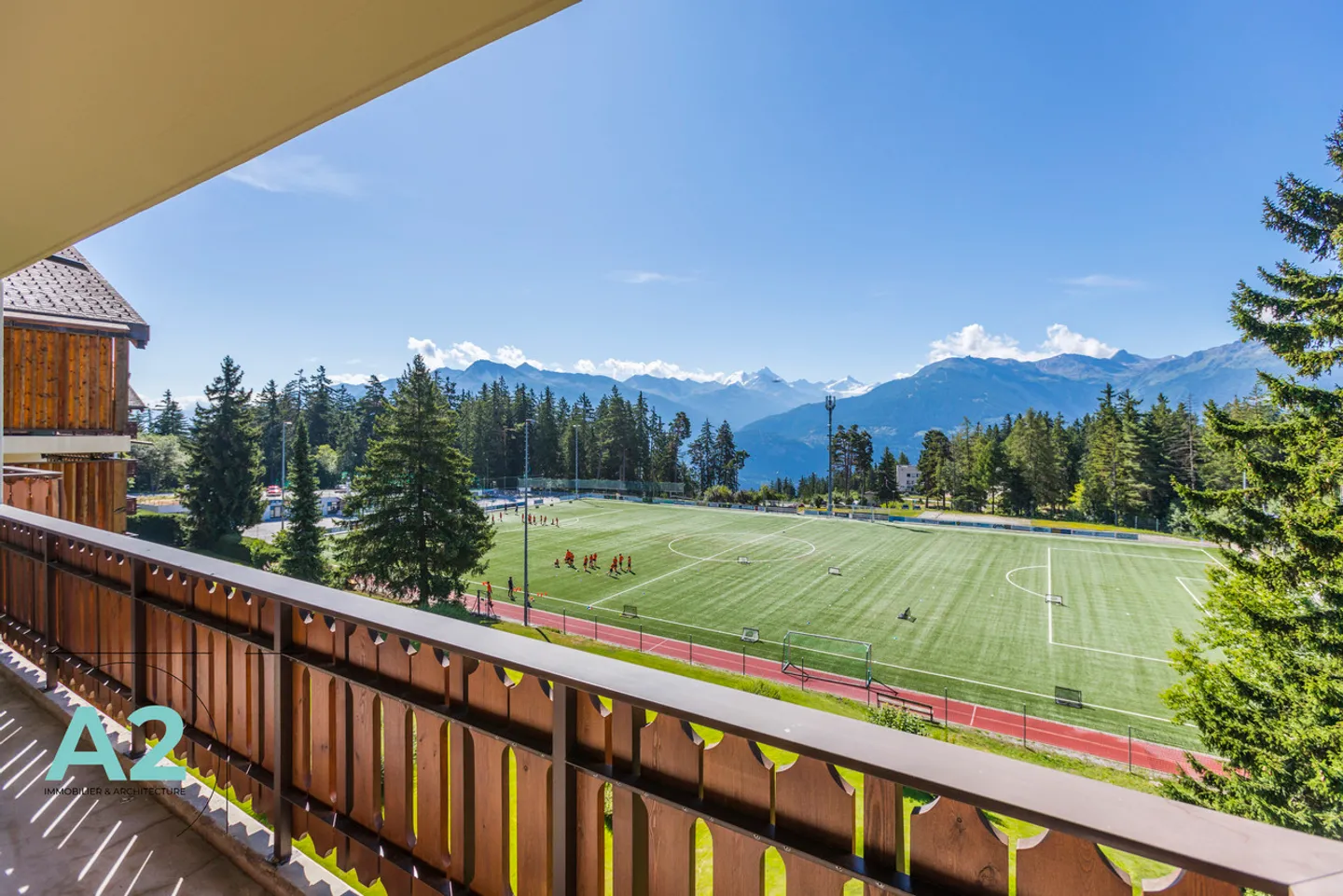 Bright 4.5-room corner apartment with beautiful South view - Photo 1 of 13