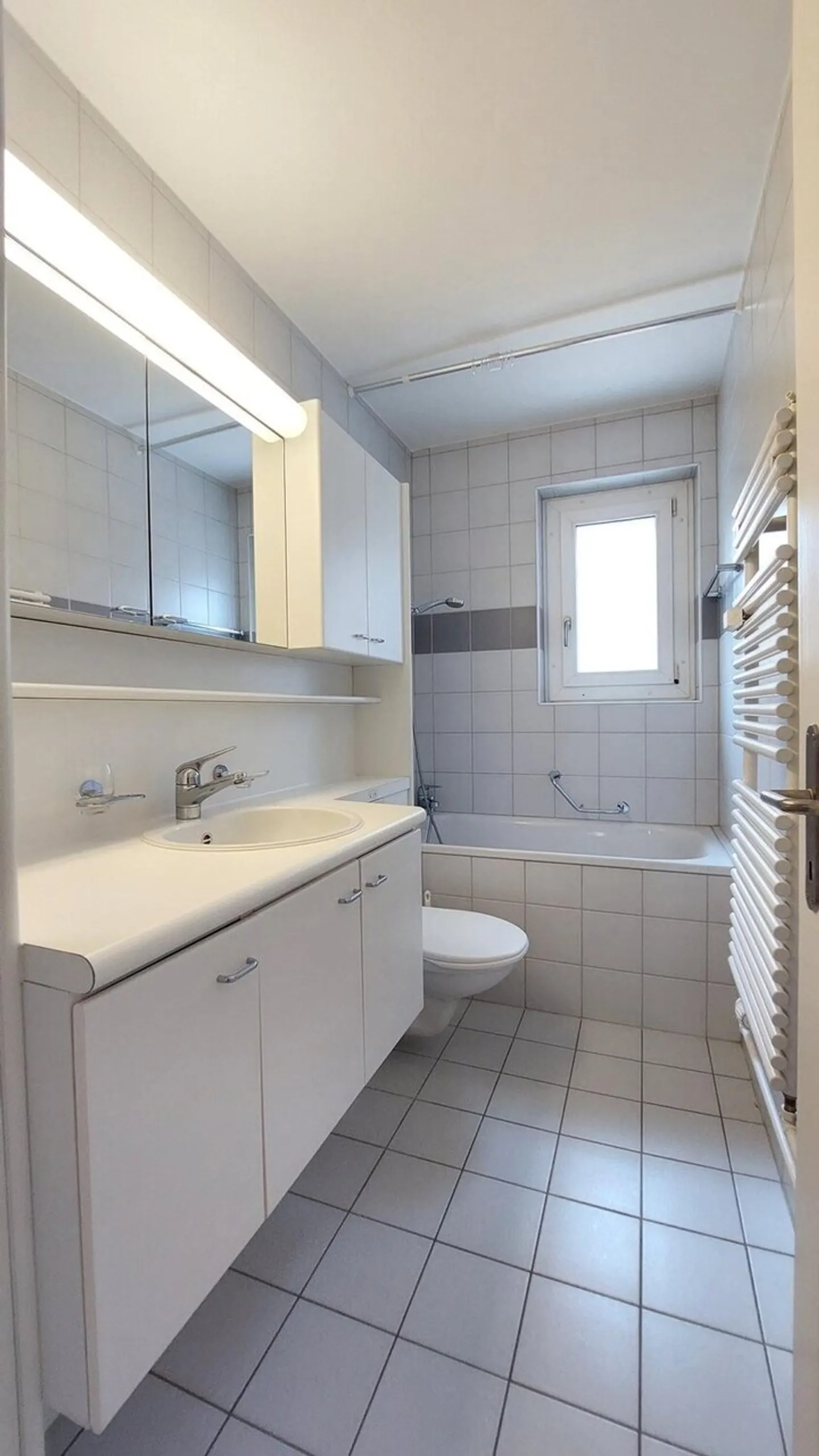Apartment for rent - Photo 3 of 9