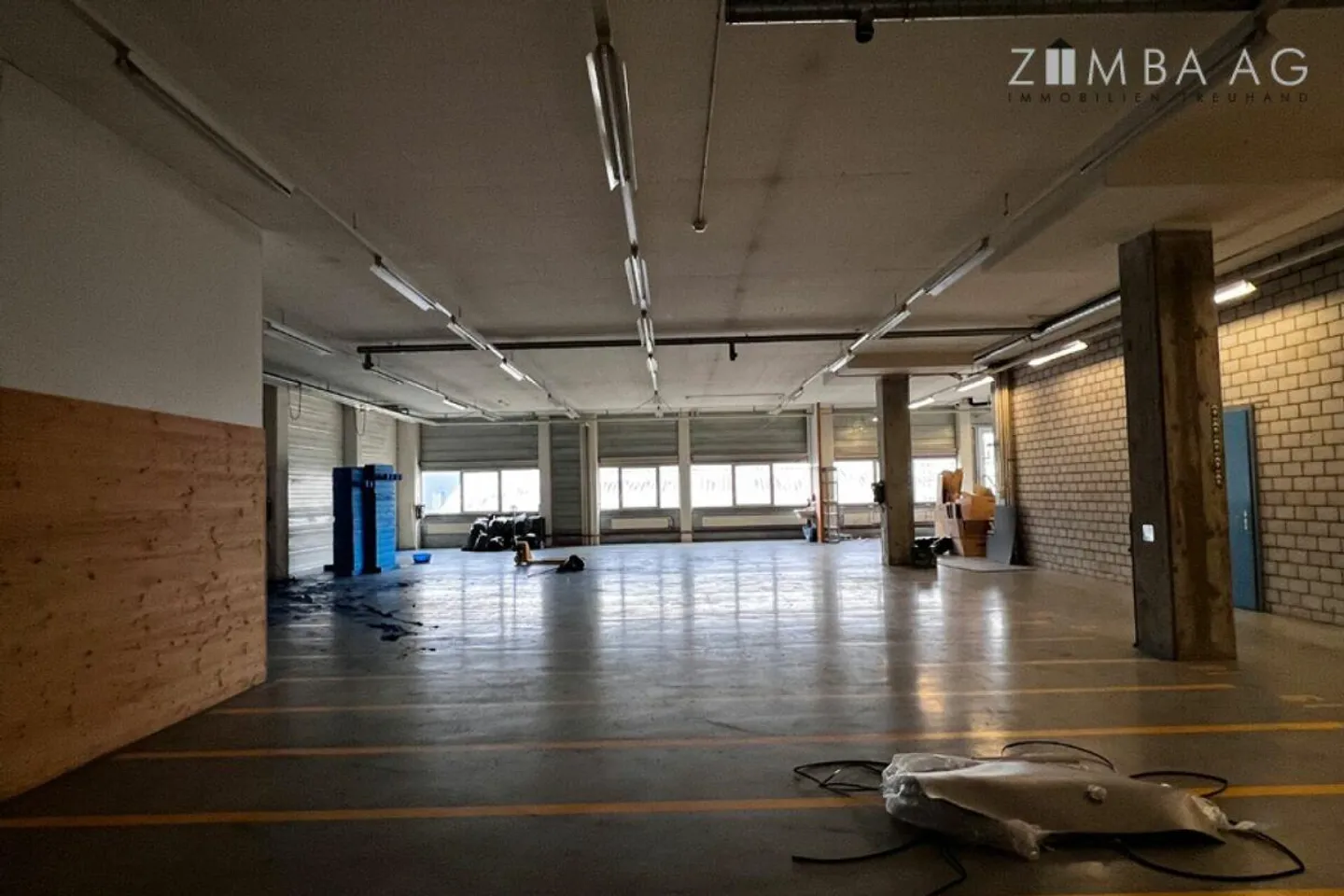 Lagerhalle mit Büro - Foto 7 von 8