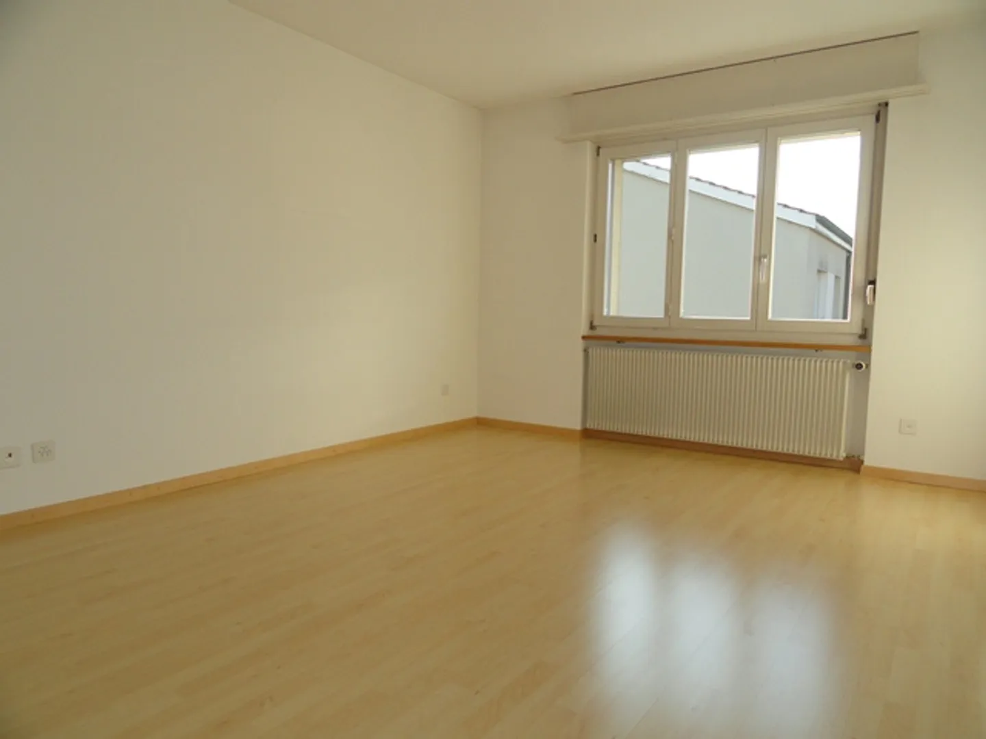 Geräumige Wohnung mit moderner Küche - Foto 3 von 8