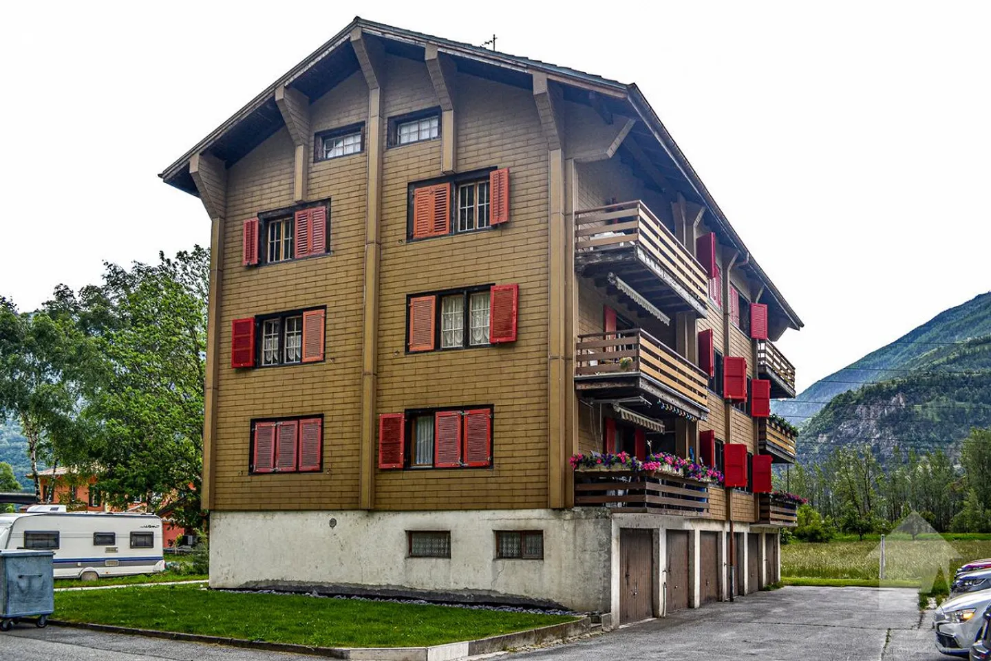 4.5-room apartment of 80 m2 on the 2nd floor of a small building. - Photo 1 of 16