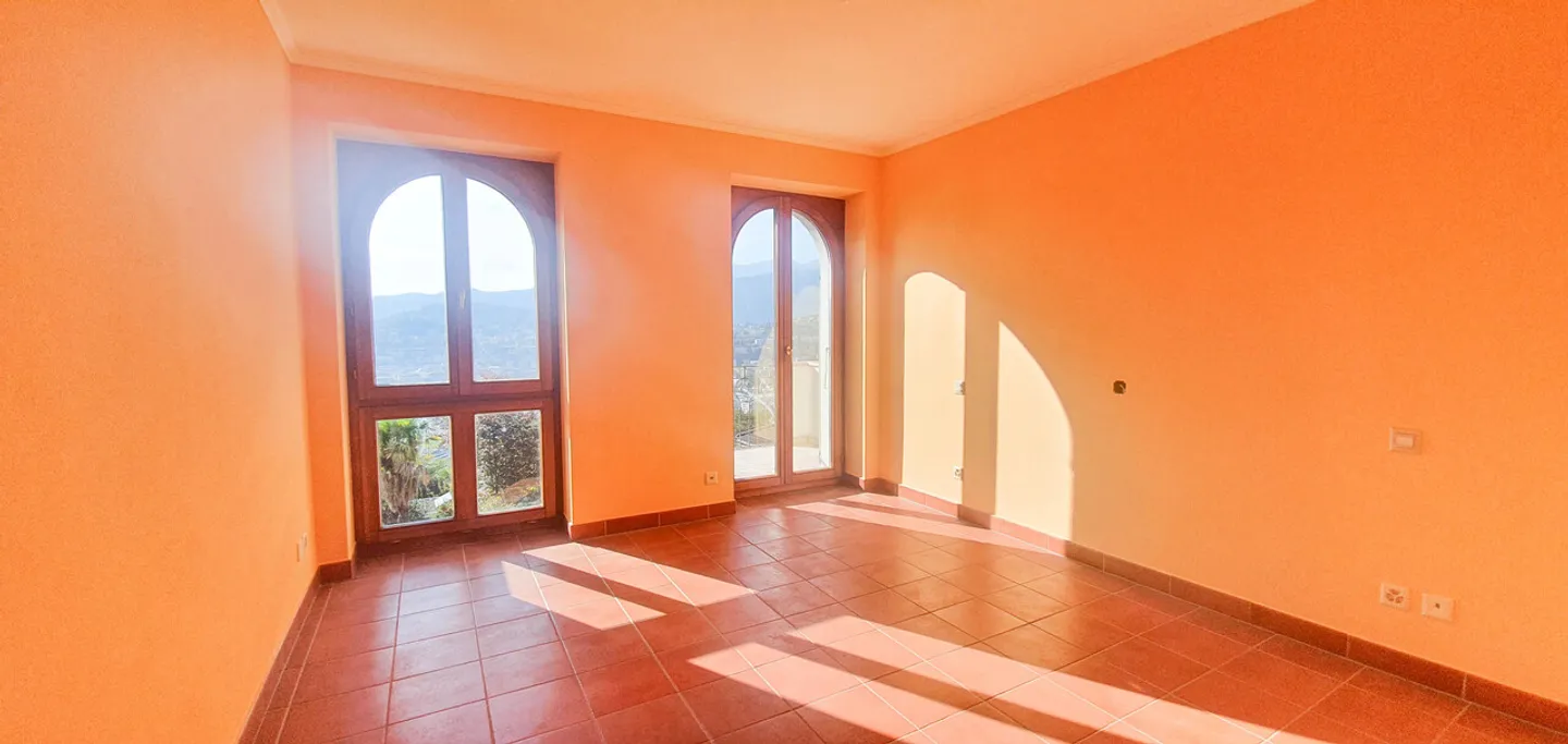 ELEGANTE APPARTAMENTO 3.5 LOCALI IN CASA D'EPOCA - Foto 3 di 8