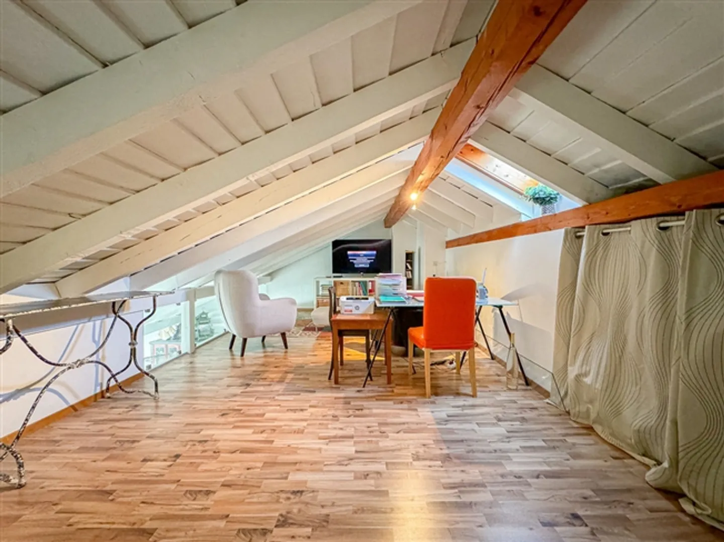 Maisonette spaziosa di 4,5 stanze nella casa di villaggio
Grande giardino - Foto 3 di 20