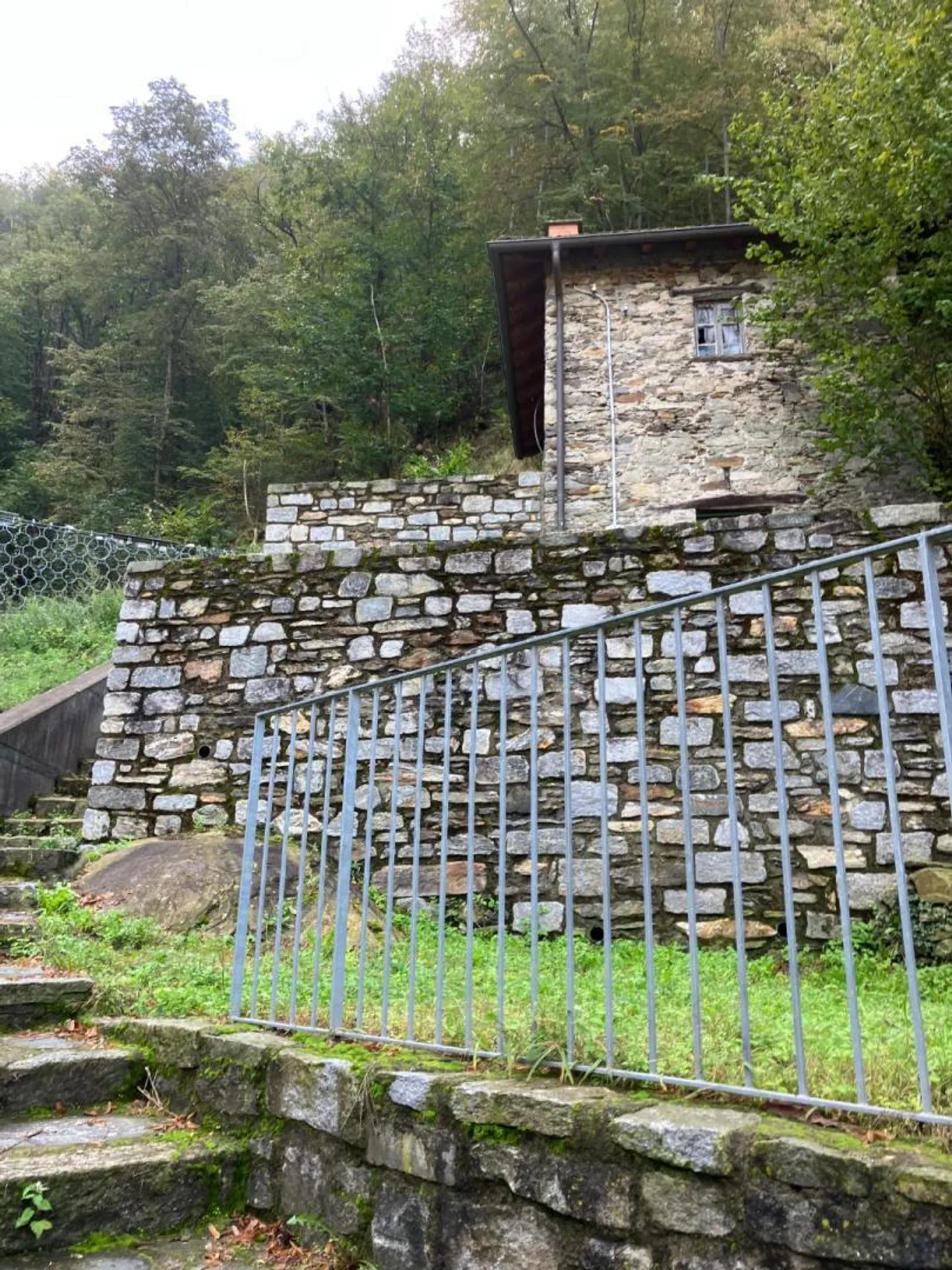 Incantevole capanna nel bosco a Giubiasco - Foto 3 di 10