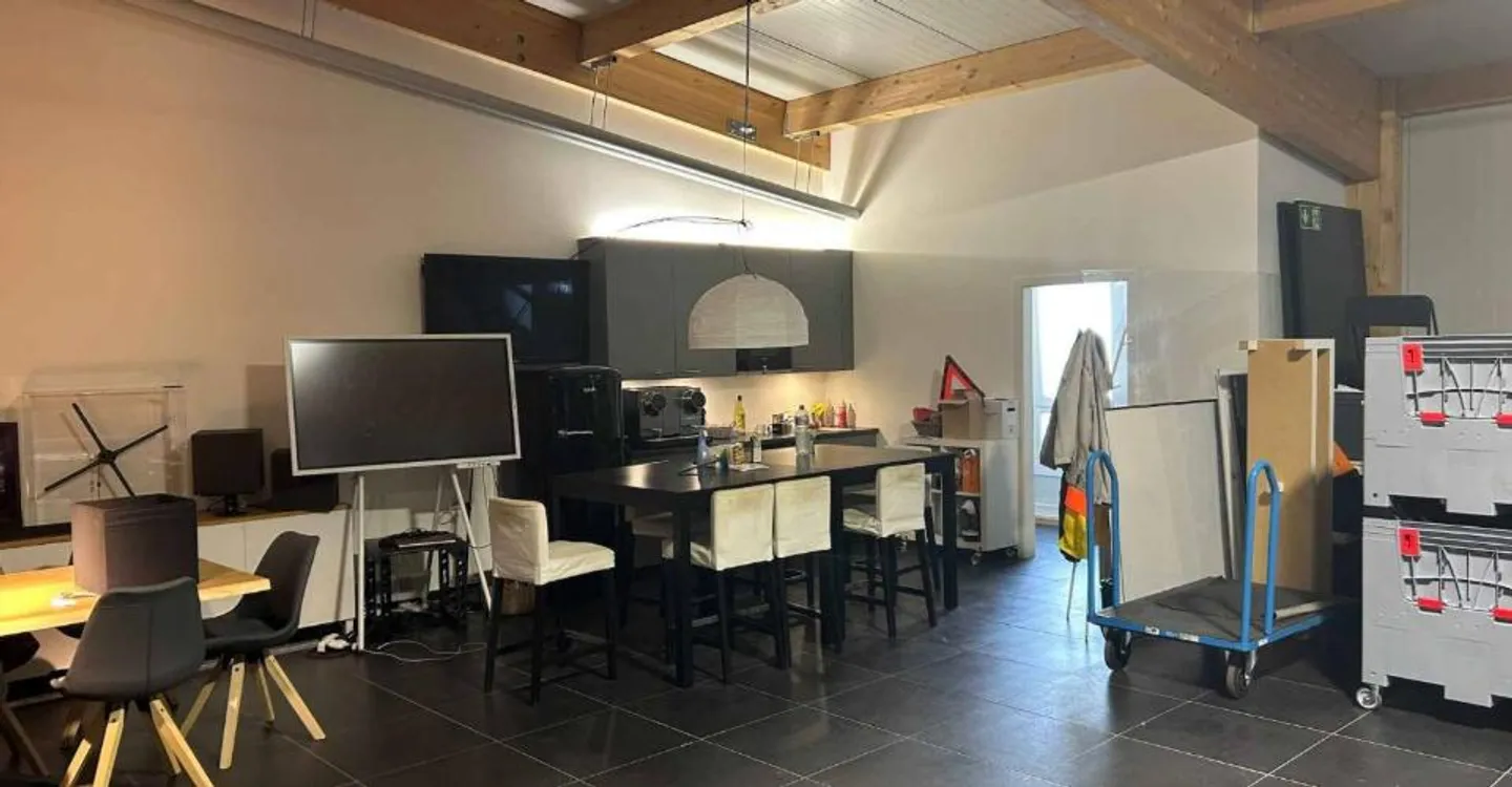 Laboratorio-magazzino di 640 m² con posti auto disponibili - Foto 6 di 6