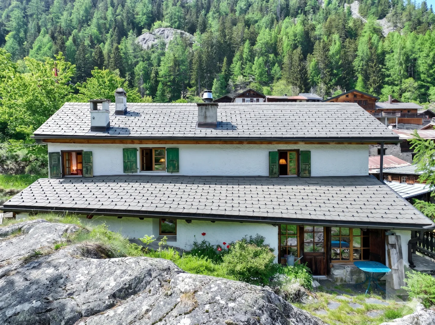 Detached house of 170 m² on a plot of 1,000 m² - Photo 1 of 21