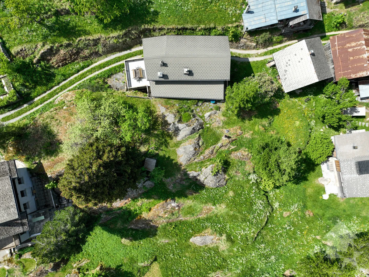 Detached house of 170 m² on a plot of 1,000 m² - Photo 2 of 21
