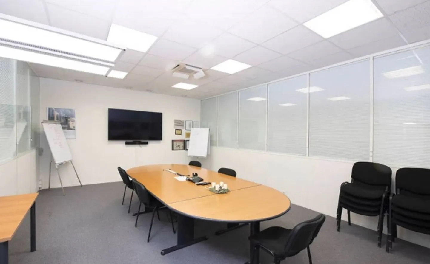 Areas in the FTI zone of approximately 2200m2 divisible in Plan-les-Ouates - Photo 5 of 6