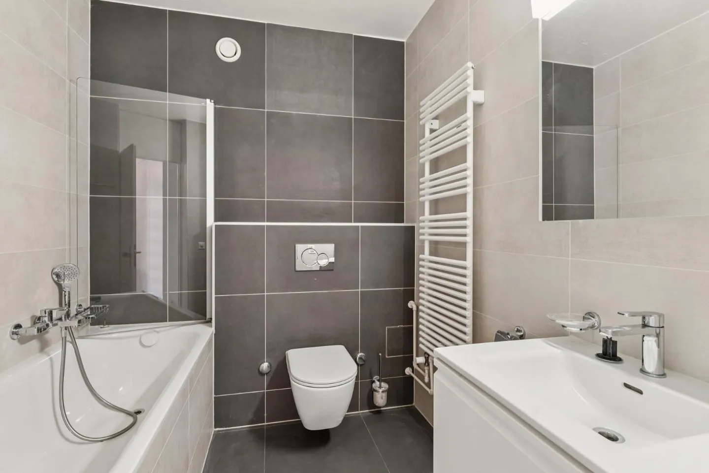 Magnificent 5-room apartment in residential area - Photo 6 of 12