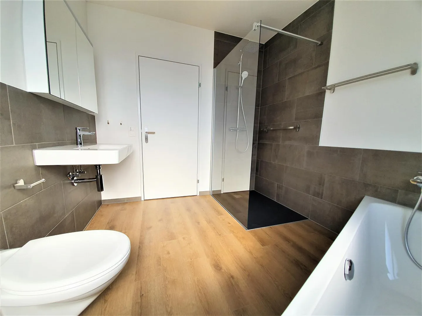 1 Mese di Affitto Gratuito! Esclusivo Appartamento Mansardato di 3.5 Stanze con Atmosfera Loft - Foto 3 di 8