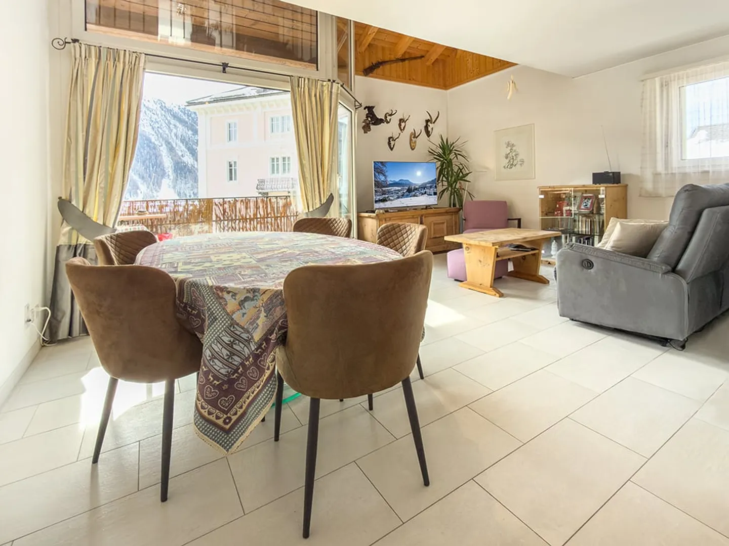 Appartamento attico elegante con fascino alpino - Foto 2 di 15