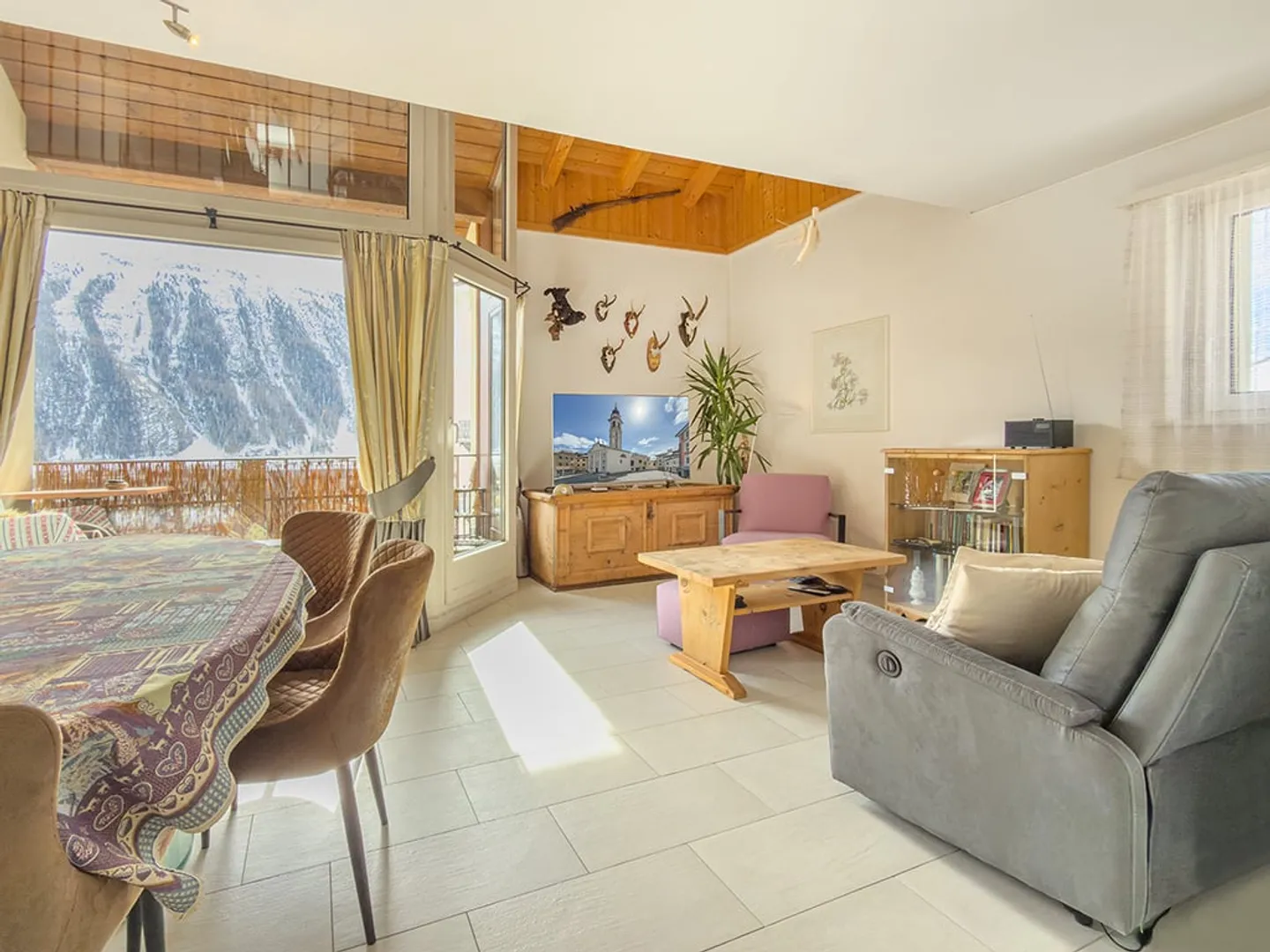 Appartamento attico elegante con fascino alpino - Foto 3 di 15