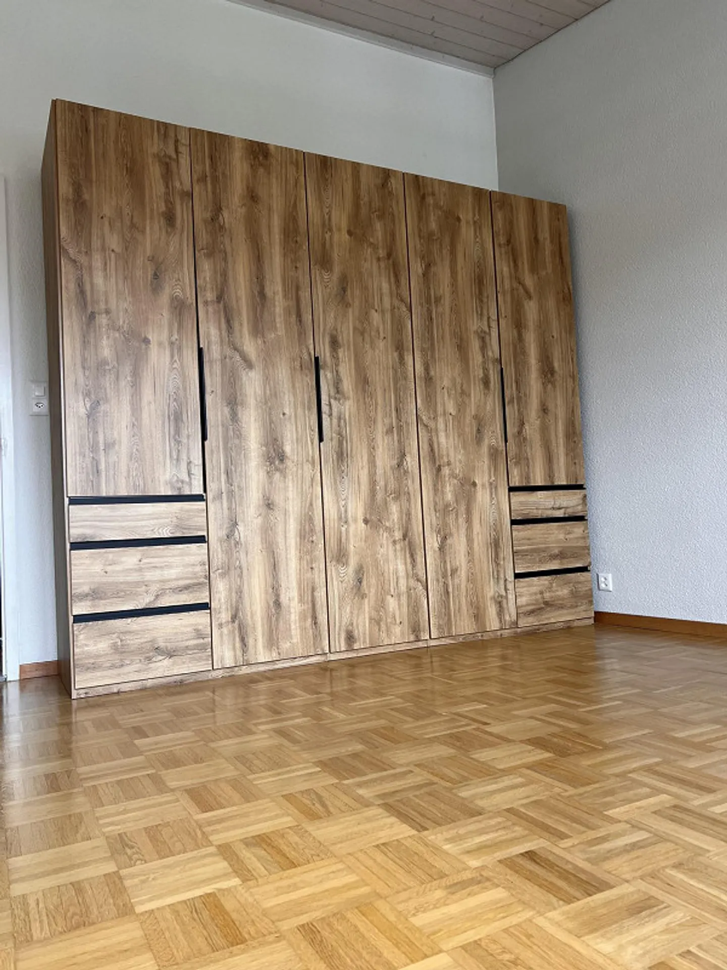 Appartamento attico da sogno di 4,5 locali in posizione centrale a Ostermundigen - Foto 5 di 13