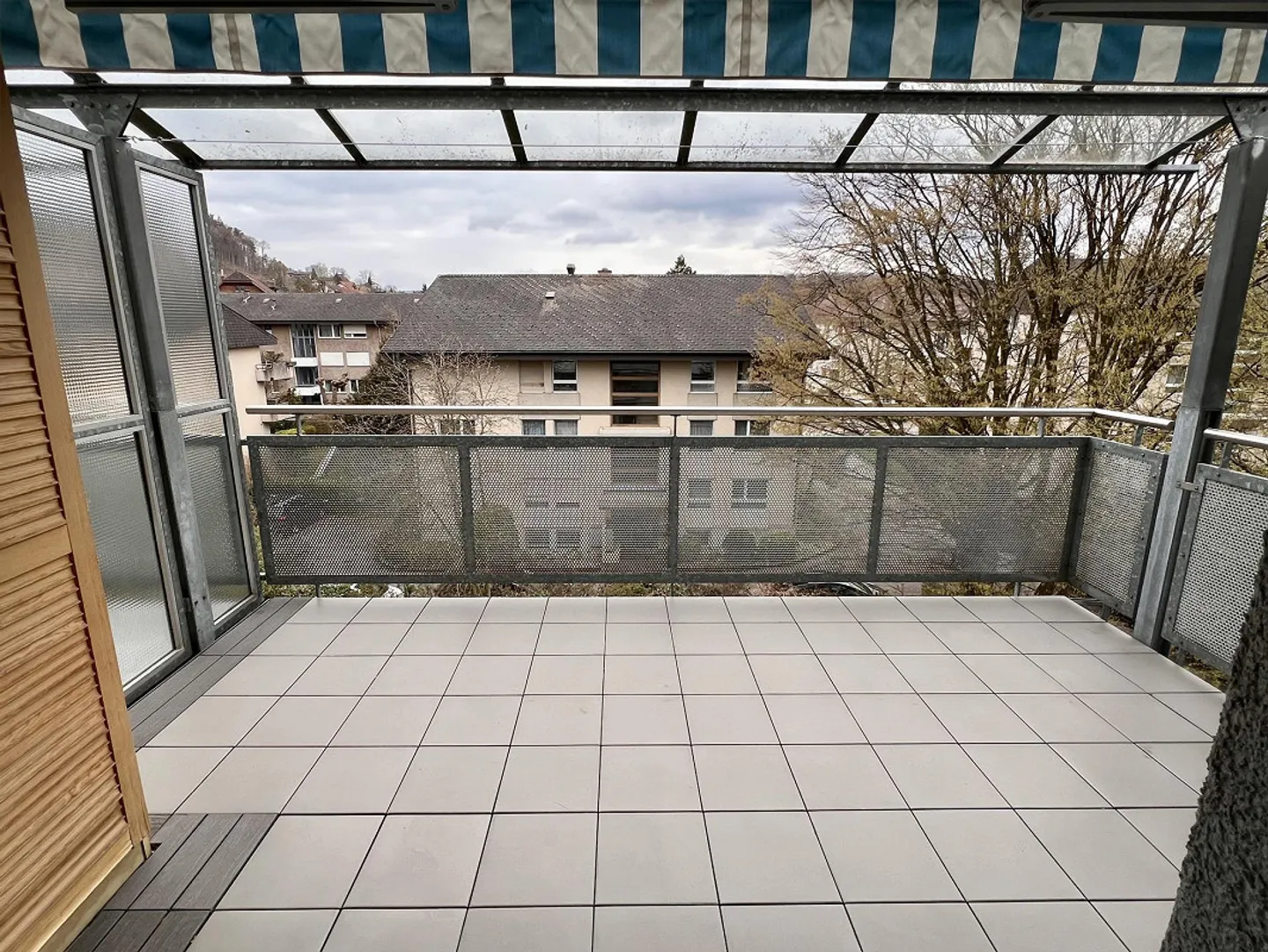 Appartamento attico da sogno di 4,5 locali in posizione centrale a Ostermundigen - Foto 6 di 13