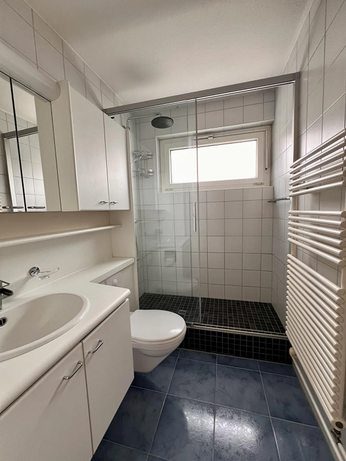 Appartamento attico da sogno di 4,5 locali in posizione centrale a Ostermundigen - Foto 8 di 13