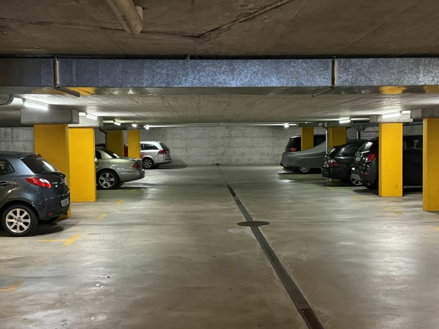 Parking space for rent - Photo 2 of 6