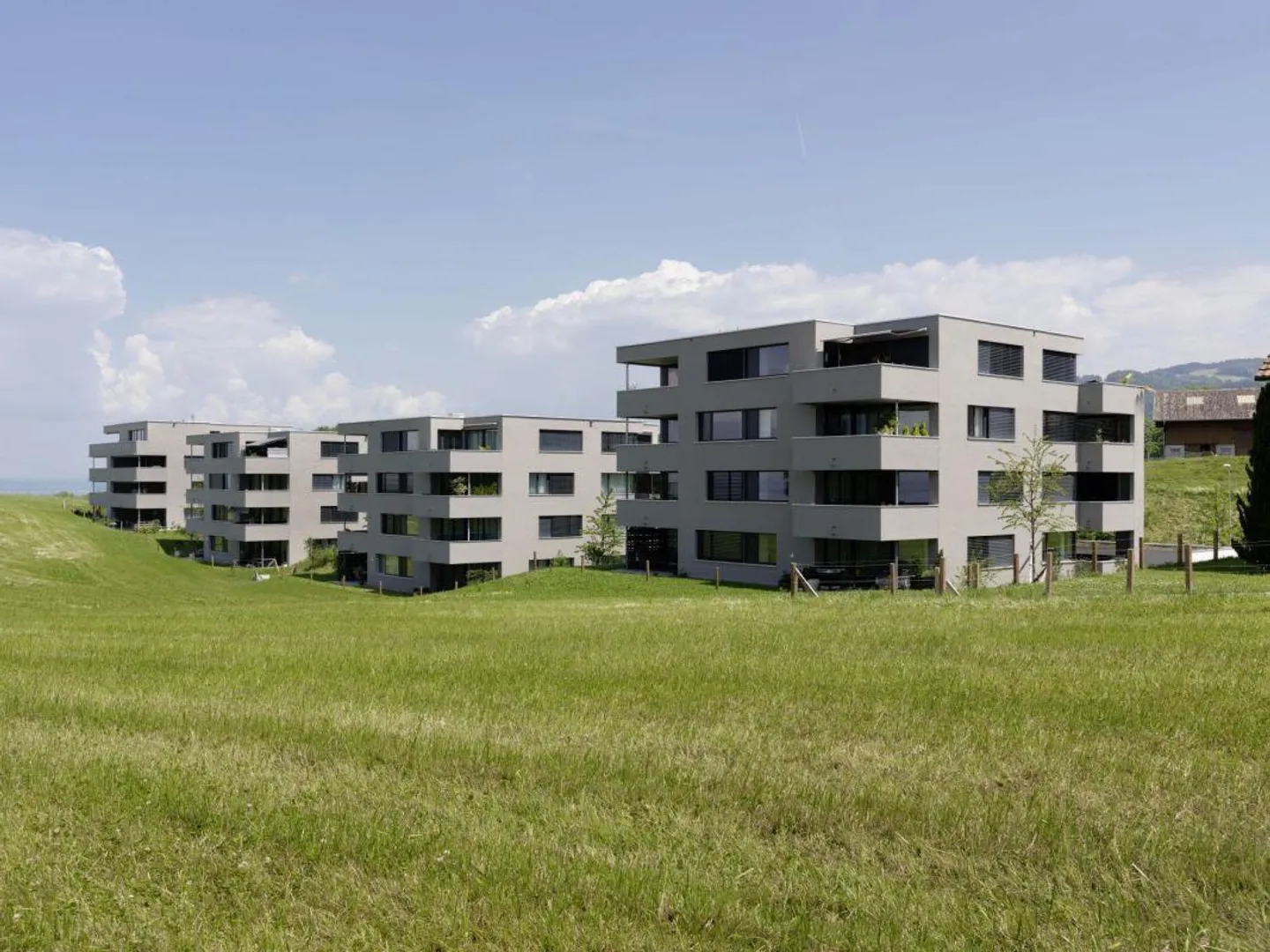 Modernes 3,5-Zimmer-Apartment mit Balkon - Foto 1 von 8