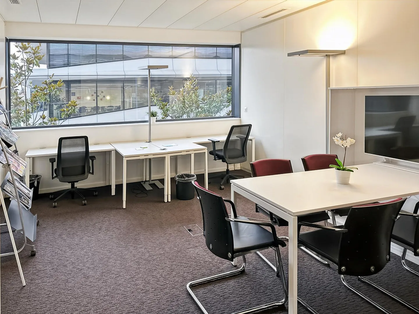 Spazio ufficio aperto tutto incluso per te e il tuo team presso Regus Business Park - Foto 8 di 15
