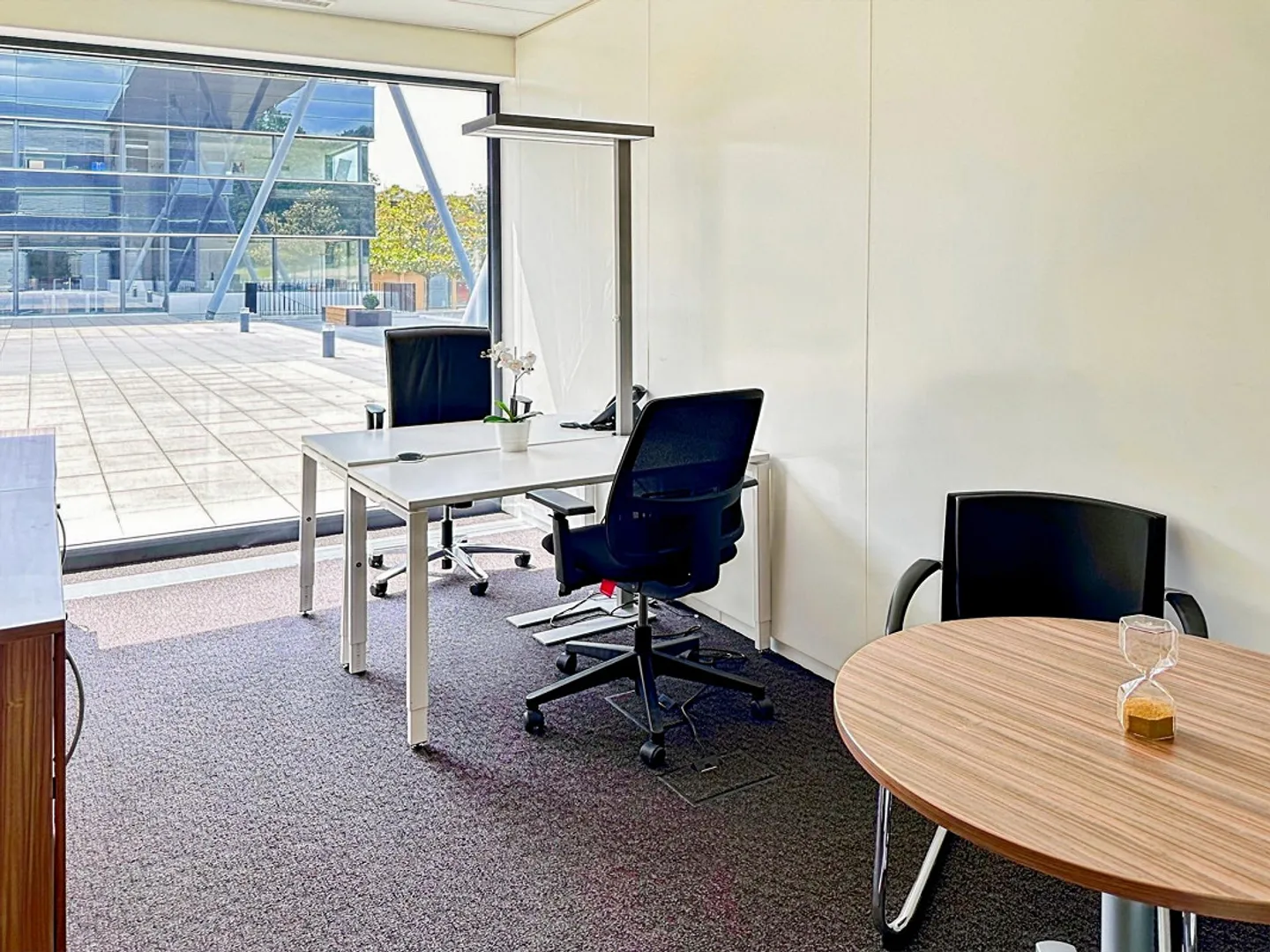 Spazio ufficio aperto tutto incluso per te e il tuo team presso Regus Business Park - Foto 13 di 15