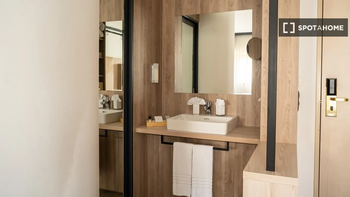 Discover, visit, and rent your new home online with full confidence. - Photo 11 of 11