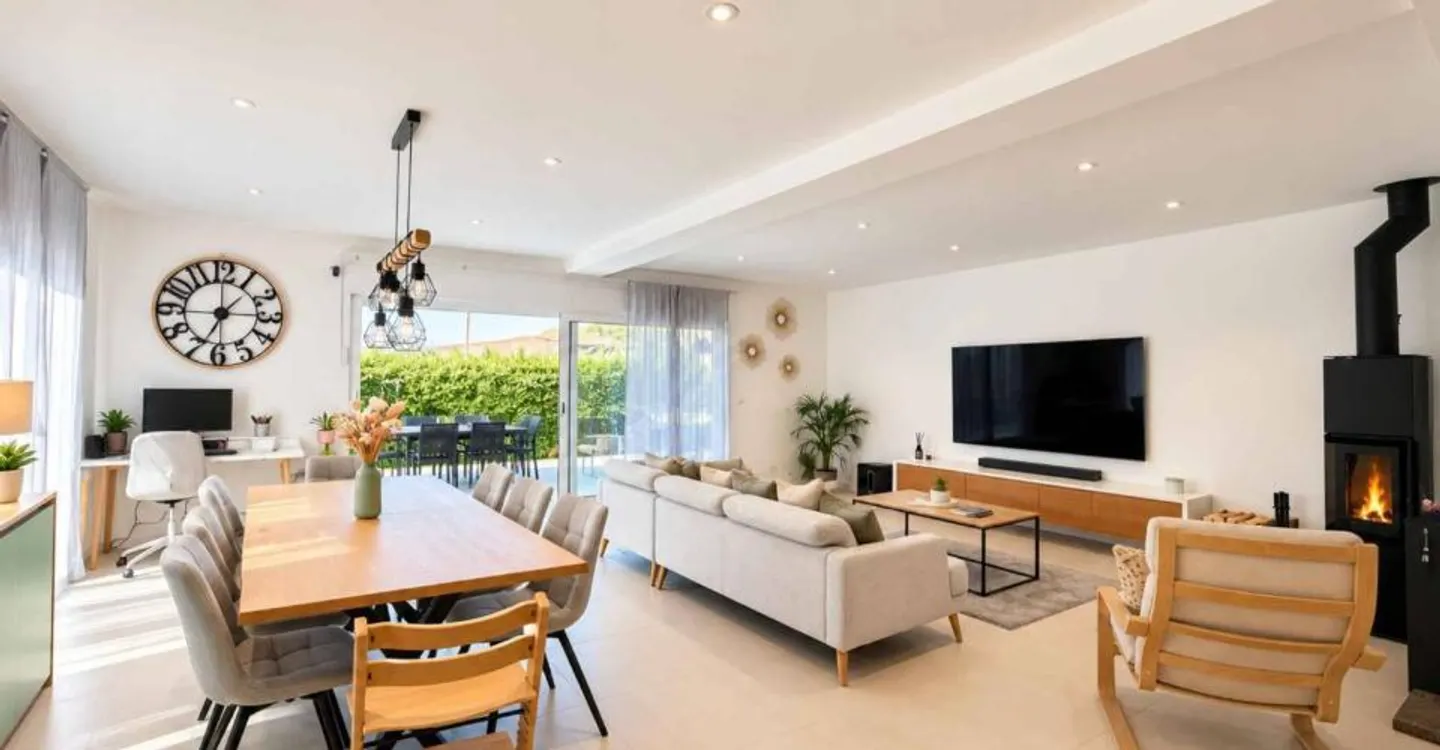 Cuarny · Familienvilla von 2019, Garten, Pergola und Kino im Keller - Foto 4 von 11