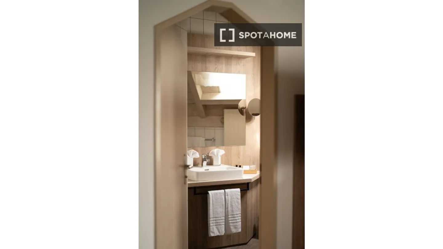 Discover, visit, and rent your new home online with full confidence. - Photo 5 of 11