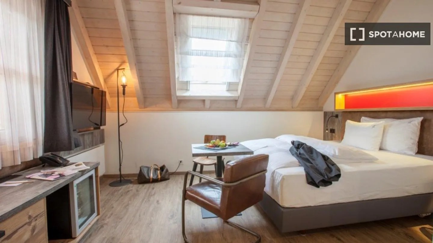 Discover, visit, and rent your new home online with full confidence. - Photo 12 of 12