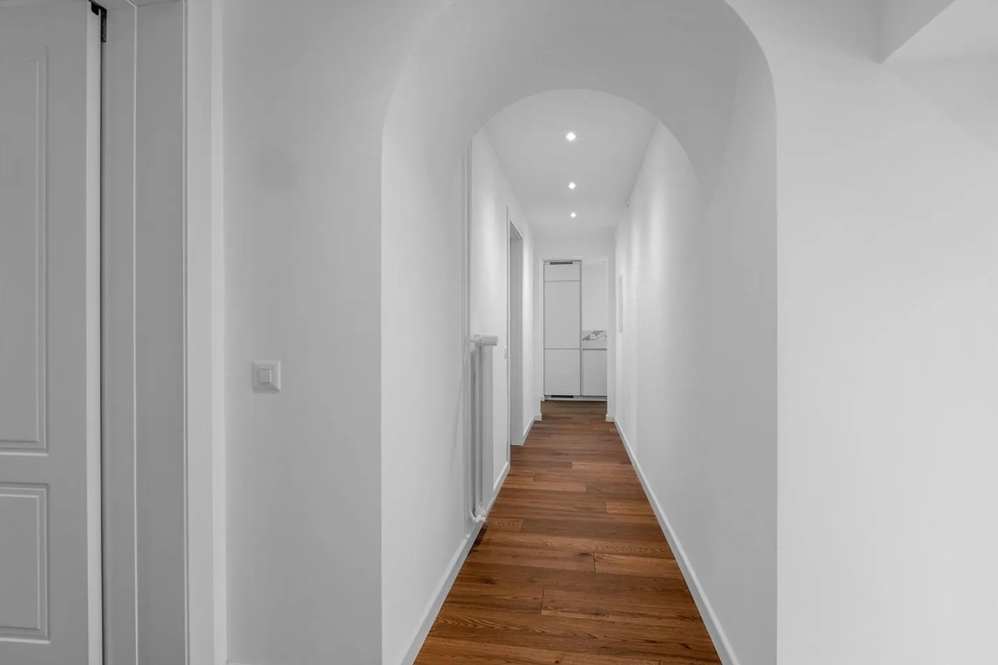 STUPENDO 4.5 LOCALI CON AMPIA TERRAZZA COPERTA A MAGADINO - Foto 6 di 9