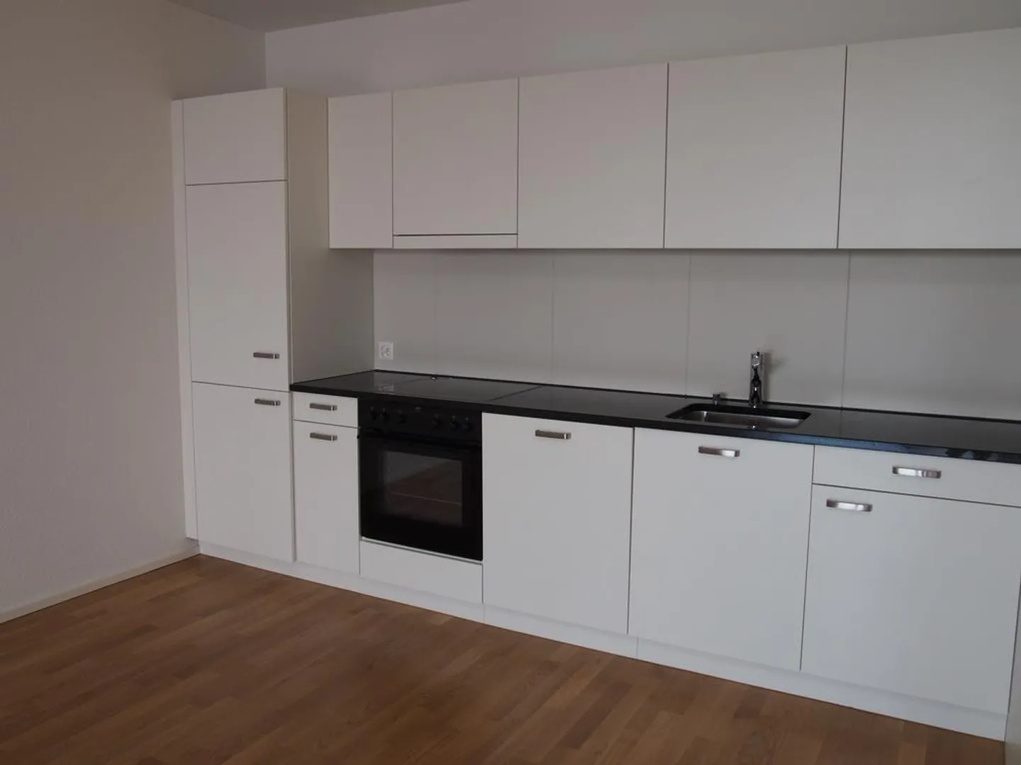 Ampio e bellissimo appartamento di 2,5 stanze in affitto - Foto 4 di 9