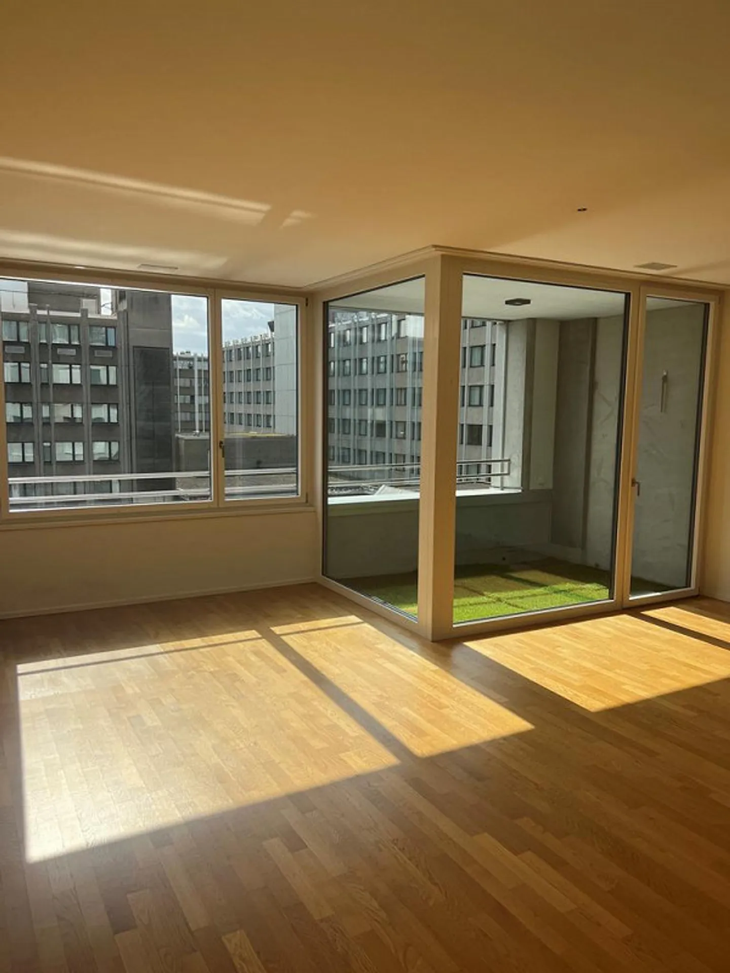 Ampio e bellissimo appartamento di 2,5 stanze in affitto - Foto 5 di 9