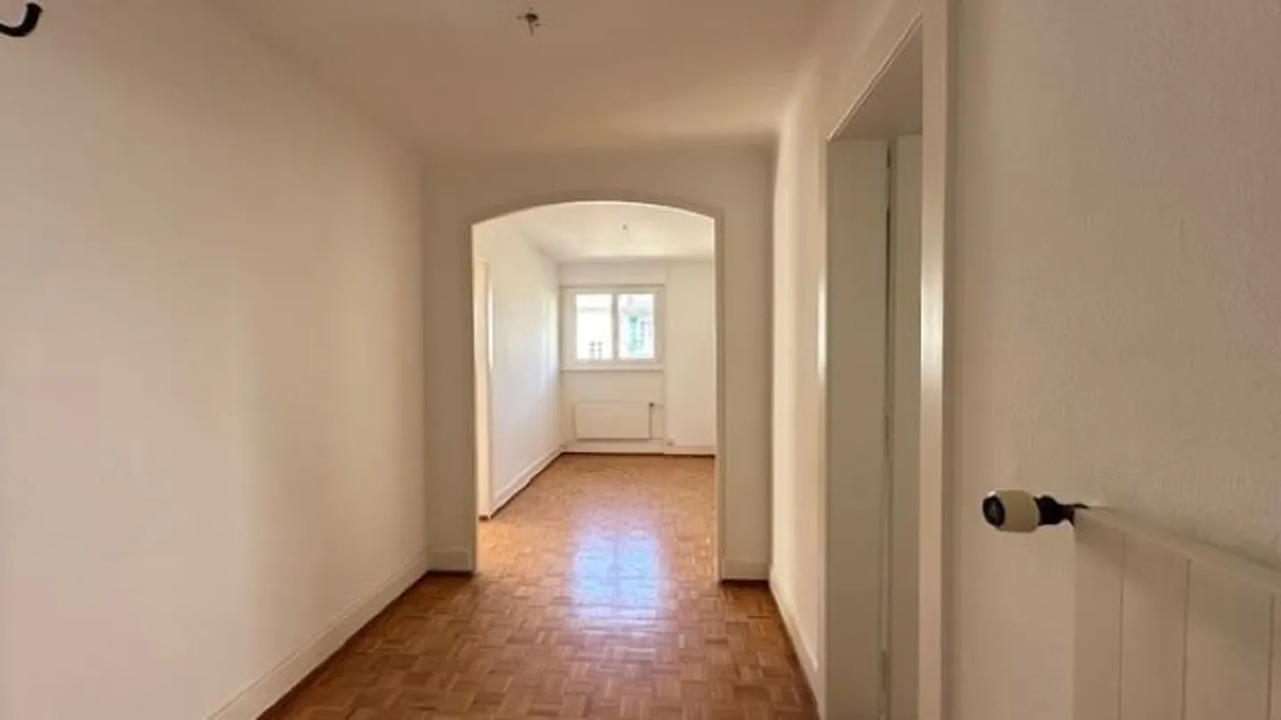 Large 2-Room Apartment in the Cour District - Photo 5 of 6