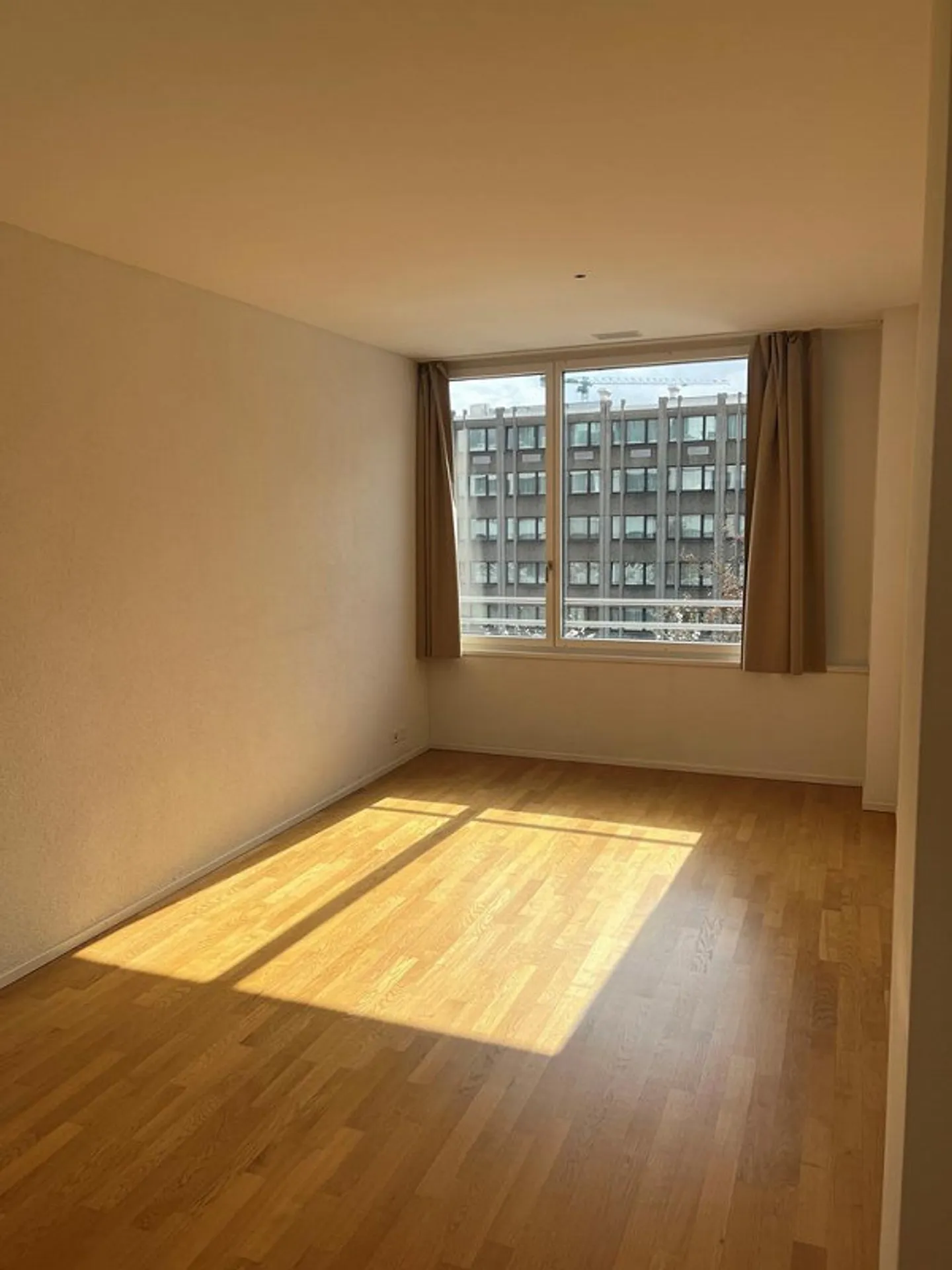 Ampio e bellissimo appartamento di 2,5 stanze in affitto - Foto 7 di 9
