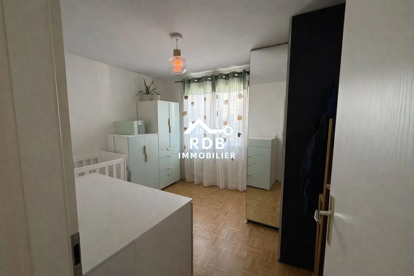 4.5-room duplex apartment on the 7th floor located in Acacias 1227 - Photo 5 of 7