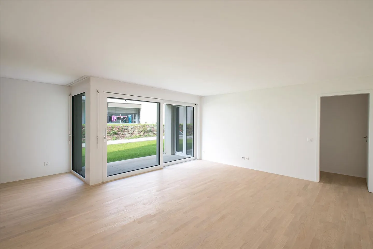 Appartamento moderno con balcone - Foto 3 di 8