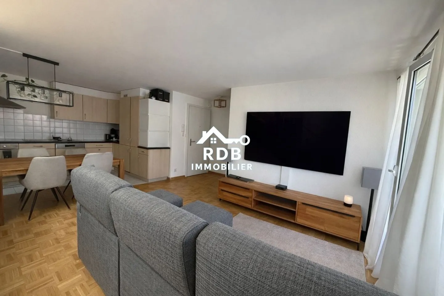 4.5-room duplex apartment on the 7th floor located in Acacias 1227 - Photo 4 of 7