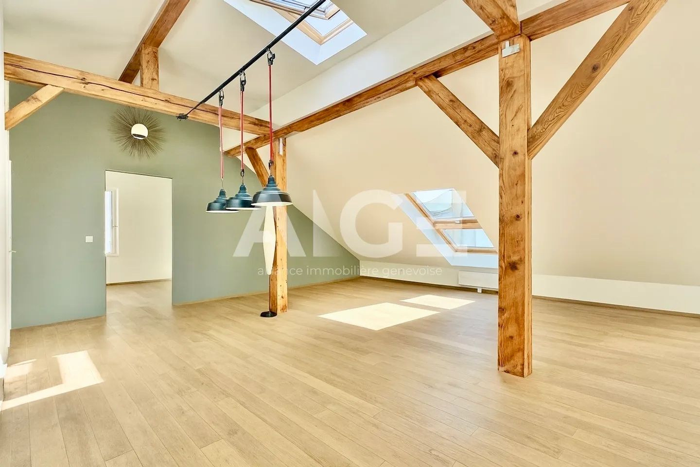 5 rooms with parking in Pâquis - Photo 1 of 6