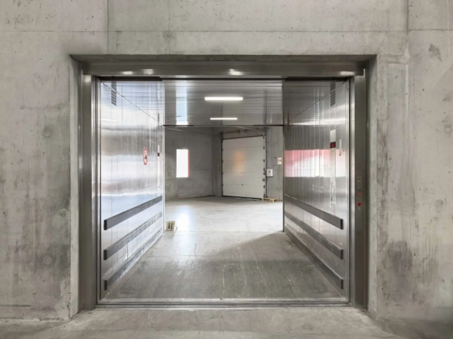 Magnificent logistics depot of 2,157m² with unloading ramps - Photo 5 of 12