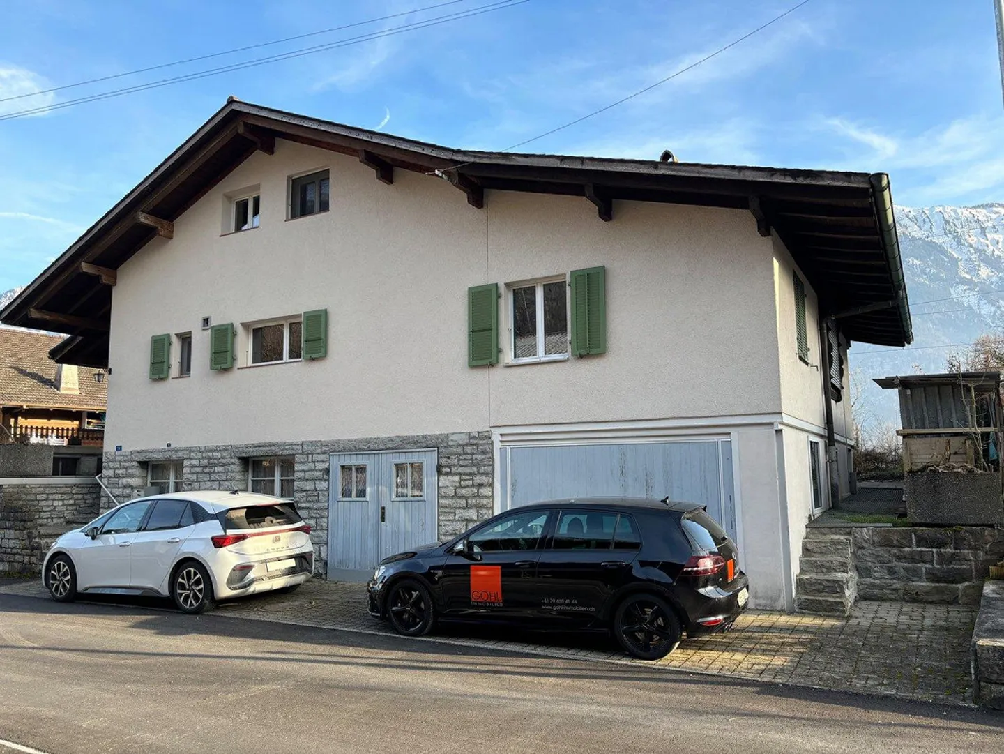 Single-family house 4.5 rooms + 2-room apartment in the attic - Photo 2 of 9