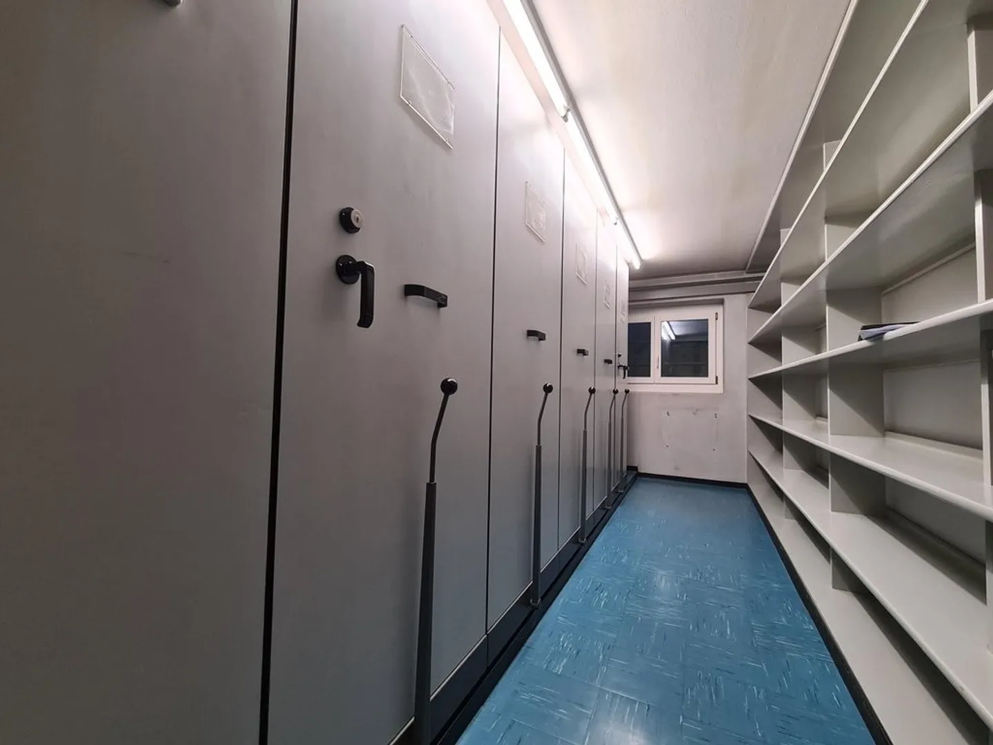 Archive Storage in the Heart of Lausanne! - Photo 4 of 4