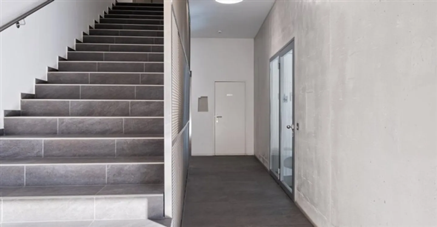 Office 1 room - Photo 1 of 13