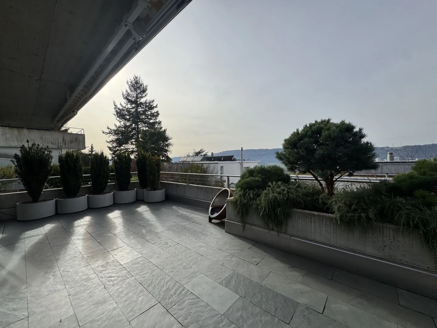 Ampio appartamento con terrazza di 4,5 stanze con vista panoramica sul Limmattal - Foto 10 di 15