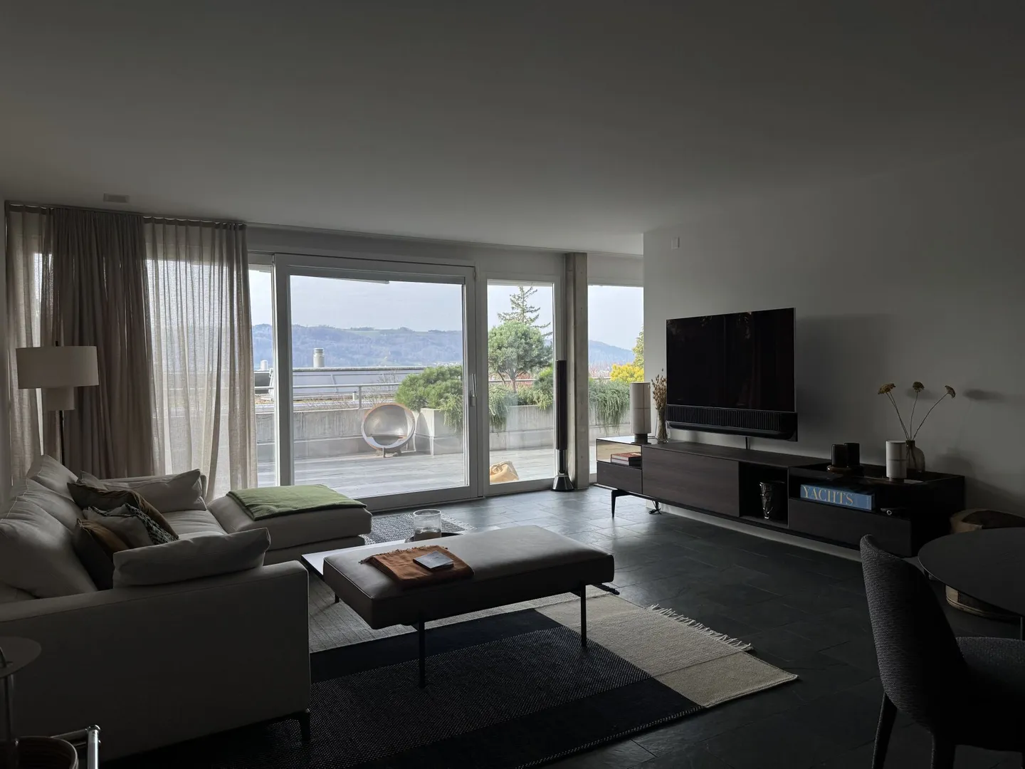 Ampio appartamento con terrazza di 4,5 stanze con vista panoramica sul Limmattal - Foto 13 di 15