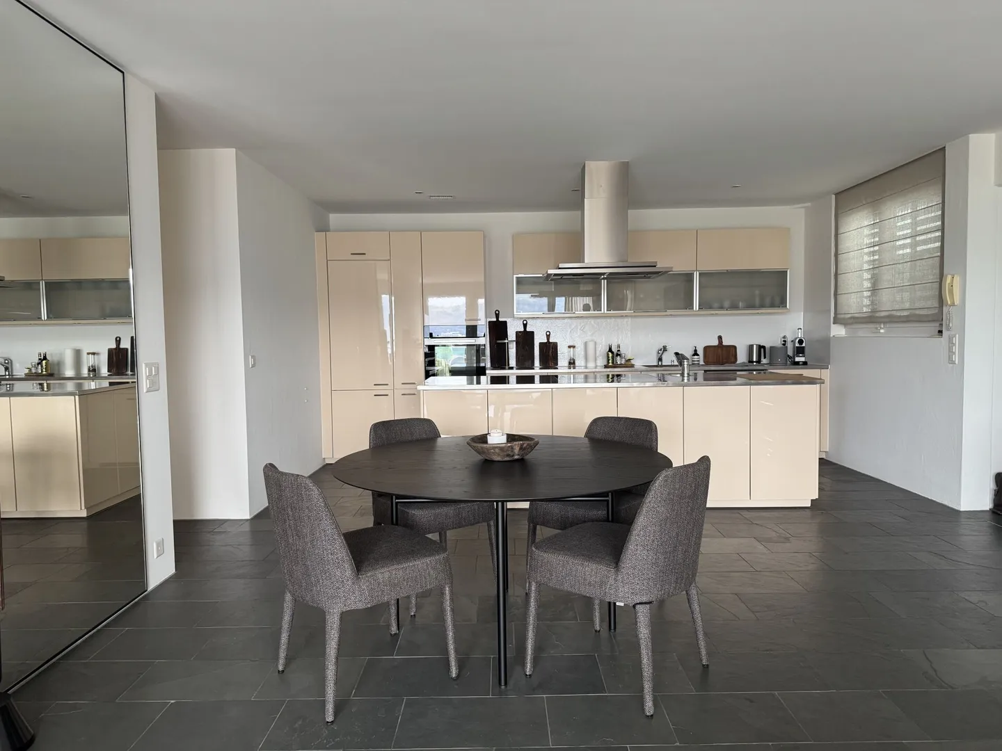 Ampio appartamento con terrazza di 4,5 stanze con vista panoramica sul Limmattal - Foto 14 di 15