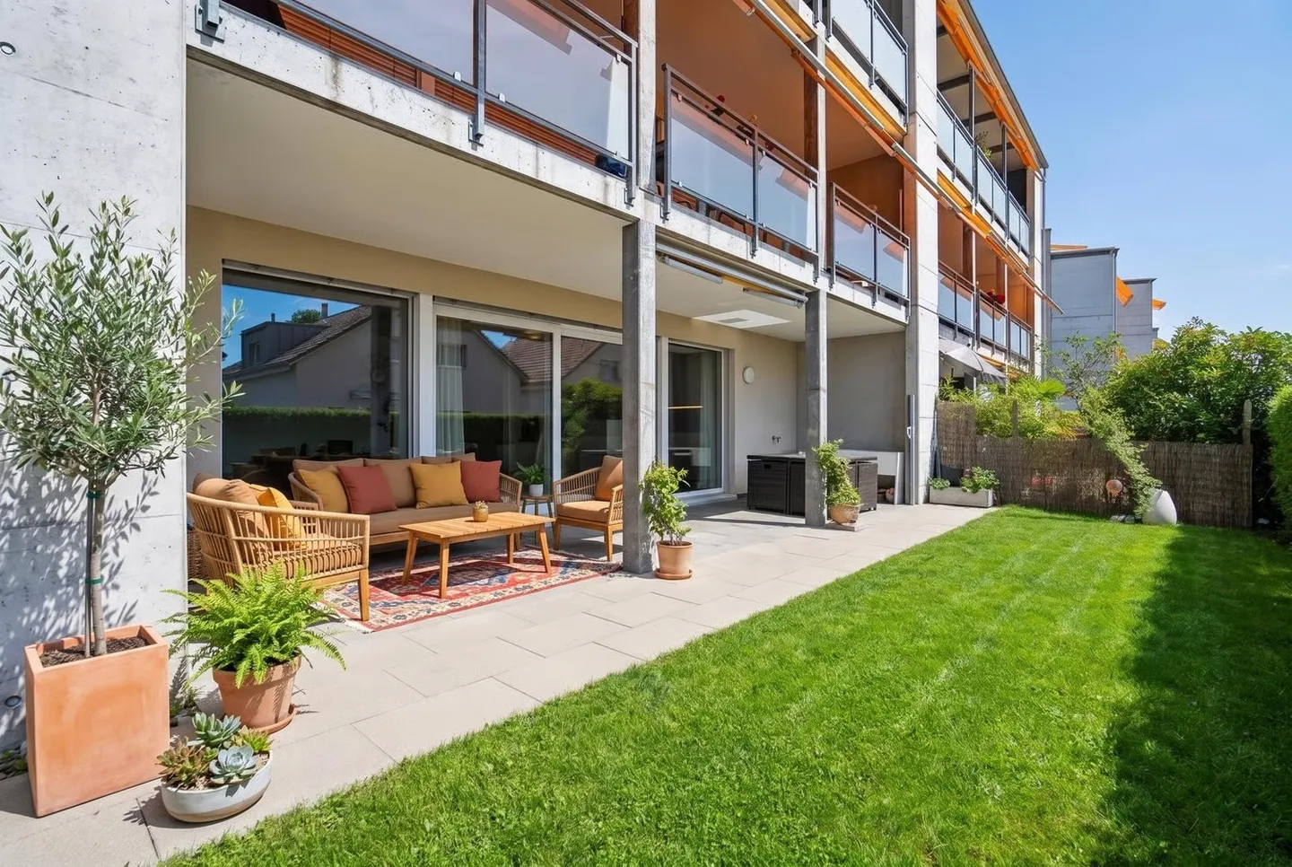 Moderno appartamento al piano terra di 4,5 stanze in un quartiere adatto alle famiglie - Foto 1 di 13