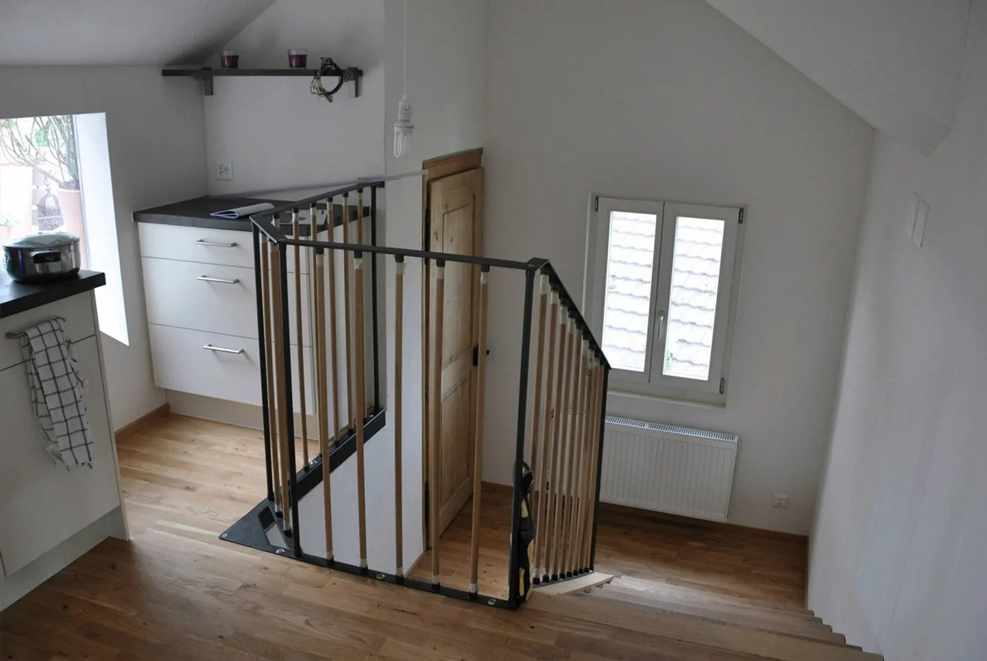 Sunny 2.5 room attic apartment with balcony - Photo 2 of 8