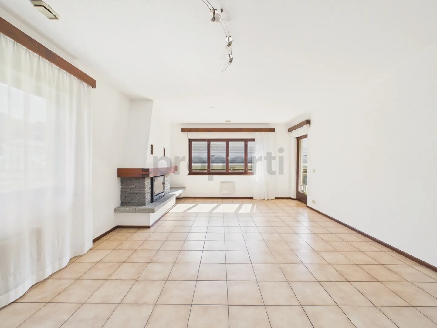4.5 Room Apartment with Parking Space in Semi-Detached House - Photo 2 of 13