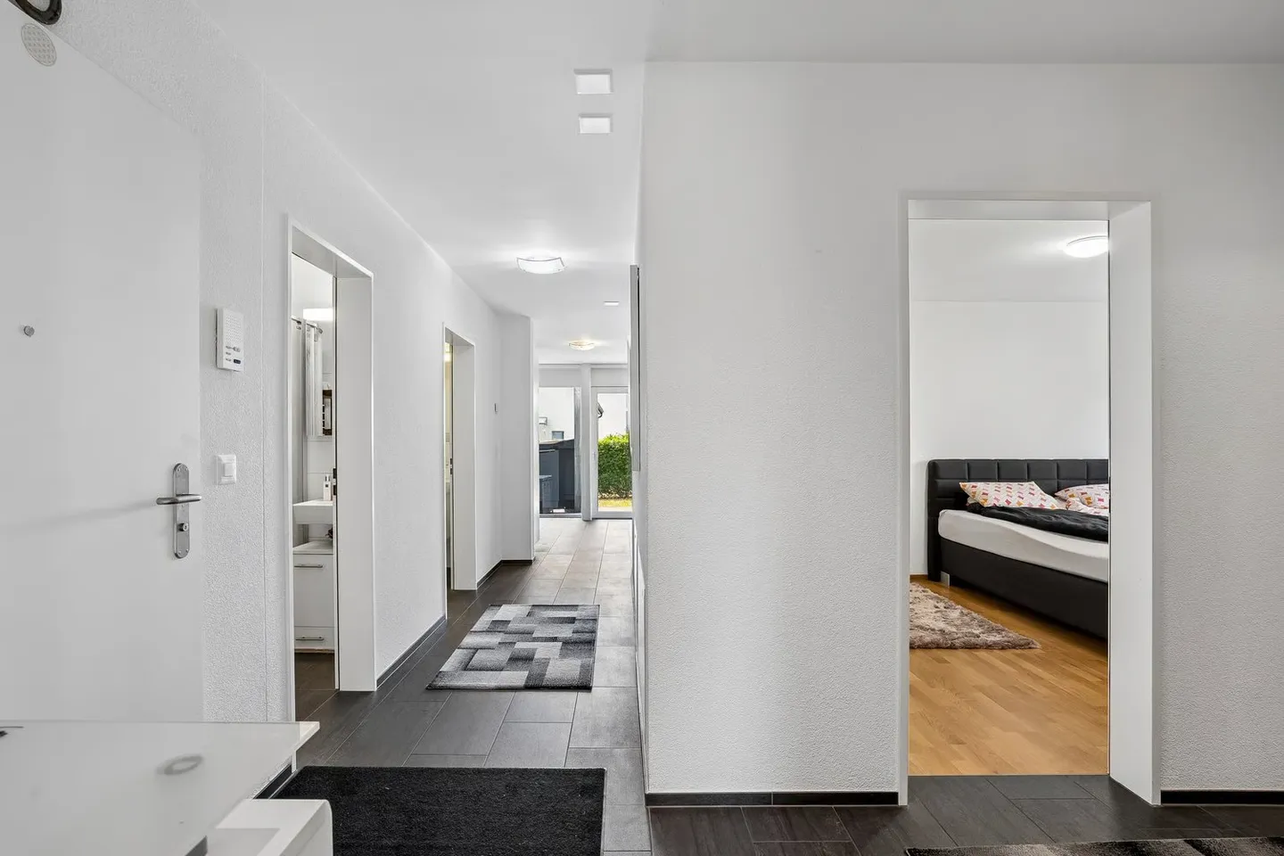 Moderno appartamento al piano terra di 4,5 stanze in un quartiere adatto alle famiglie - Foto 2 di 13