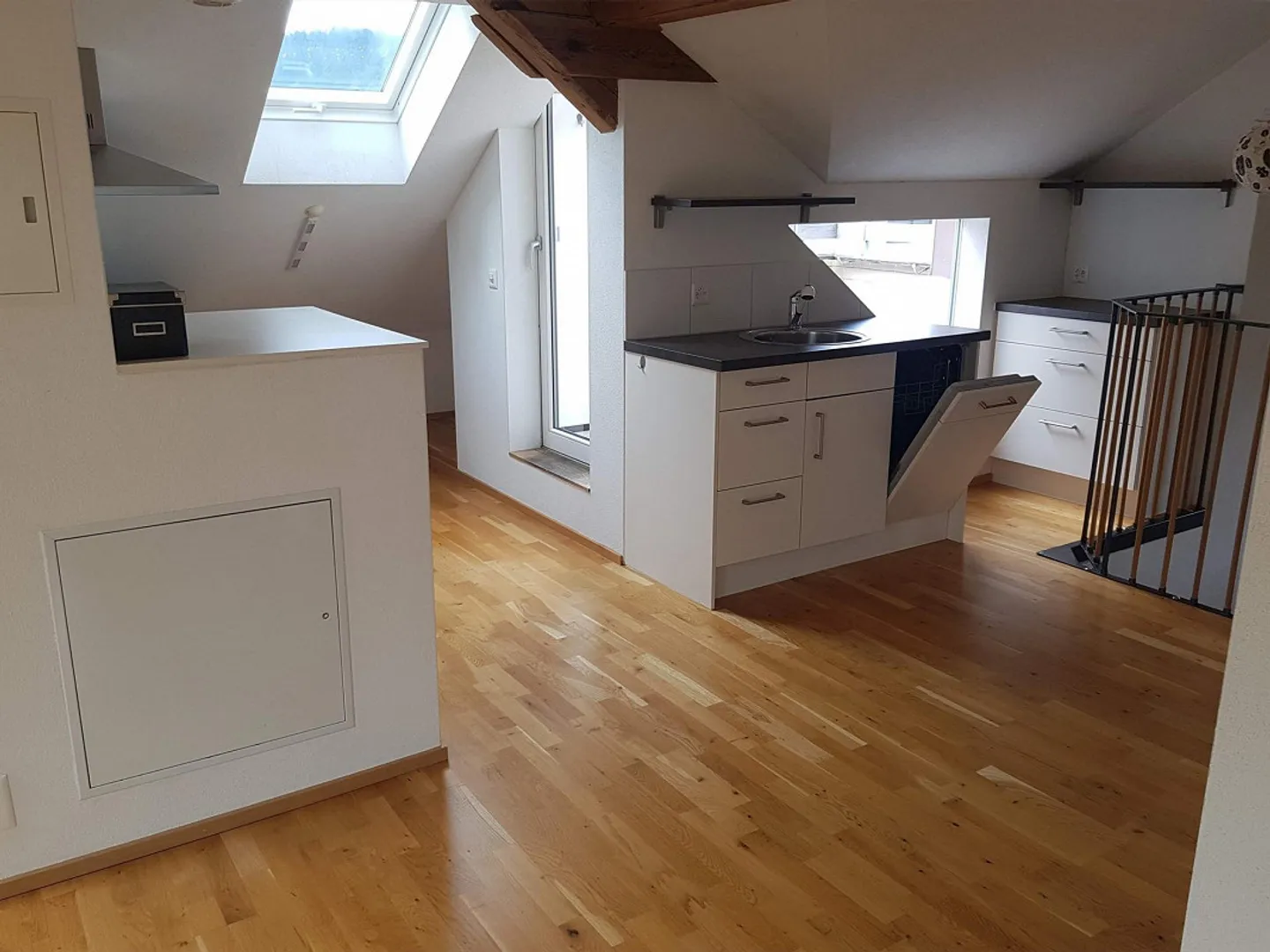Sunny 2.5 room attic apartment with balcony - Photo 3 of 8