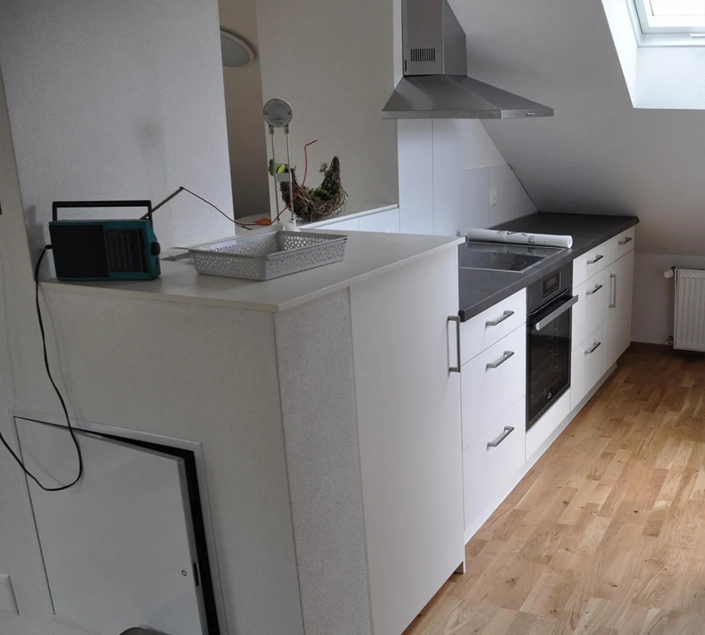 Sunny 2.5 room attic apartment with balcony - Photo 4 of 8