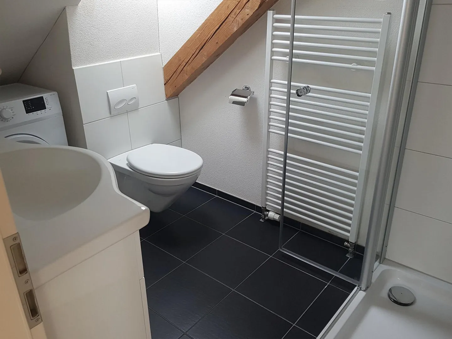 Sunny 2.5 room attic apartment with balcony - Photo 5 of 8